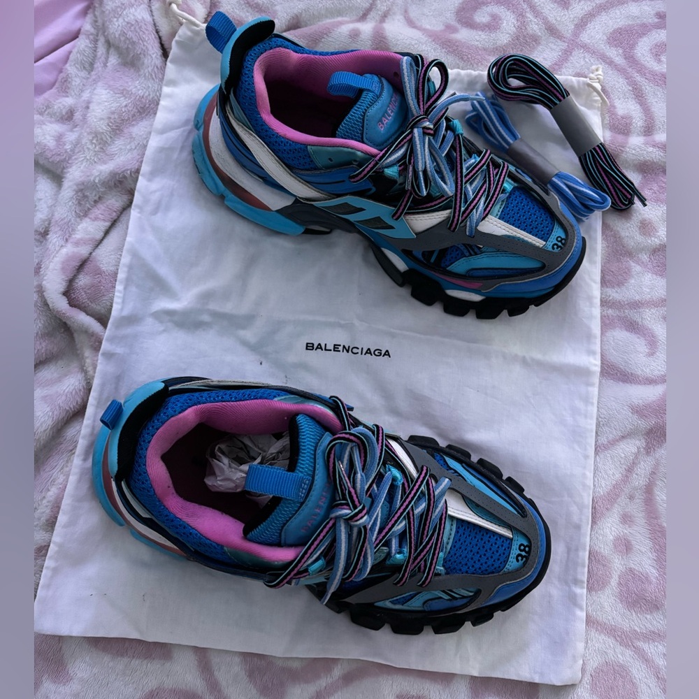 Balenciaga women’s Blue and Pink Sneakers